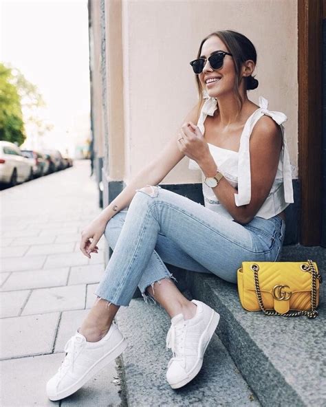 summer outfits for white sneakers.